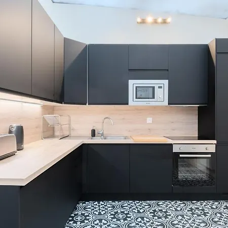 Centre - Private With Bathroom